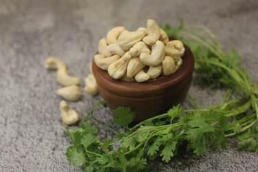 KERNEL CASHEW NUT Grade WS, LP, SP, BB, LP “scraped”, etc. Weight (kg) Container capacity: 15.876/20ft Type WW240, WW320, WW450, SW320, SW360, - Image 1